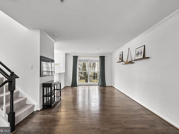 4th image of 758 Howards Loop