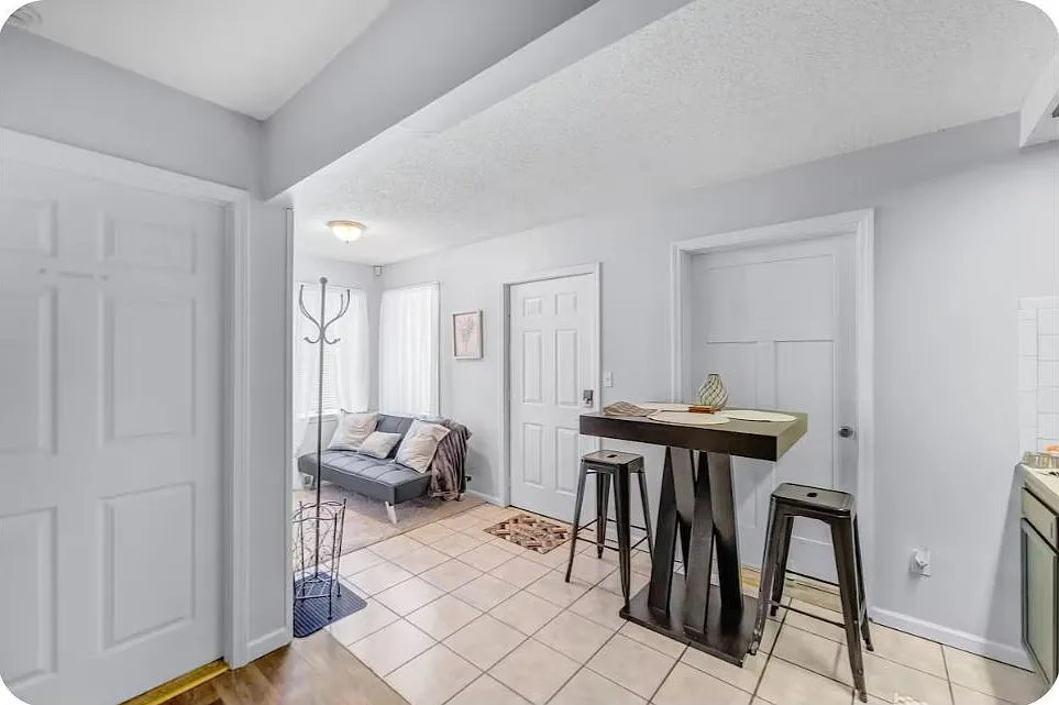 1 bed, 1.0 bath, $2,000 — Photo 3