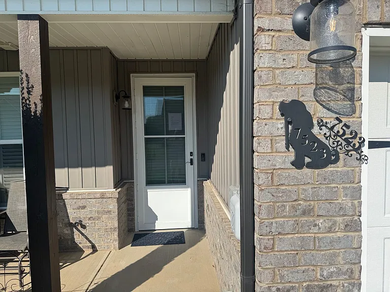 2201 Chester St — Photo 3