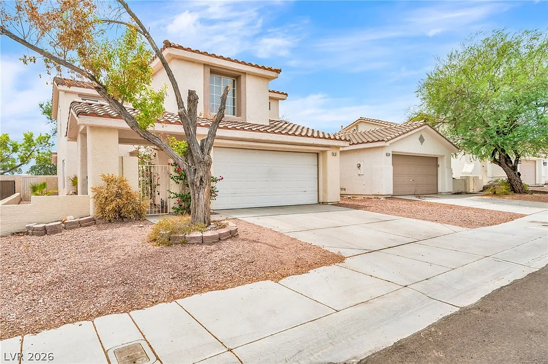 3 bed, 2.5 bath, 1674 sqft, $2,050 — Photo 2
