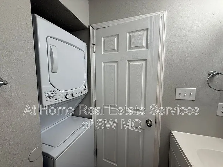 3508 S Farm Road 135 #D — Photo 9