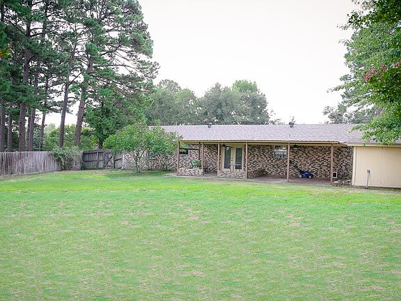 3rd image of 405 Maverick Dr