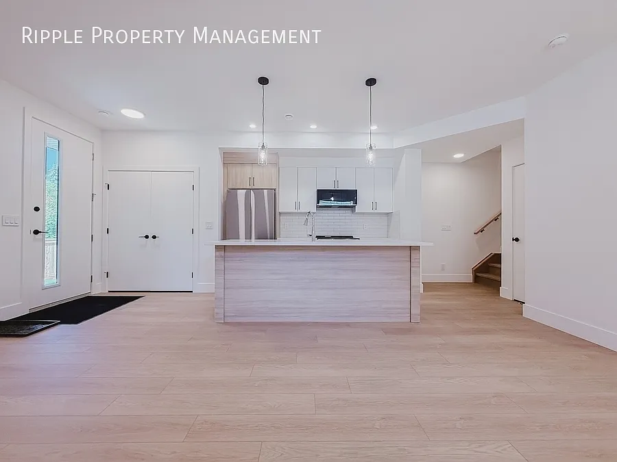 Amazing 3 Beds, 2.5 Baths Multiplex | Air Conditioning & Window Coverings — Photo 2