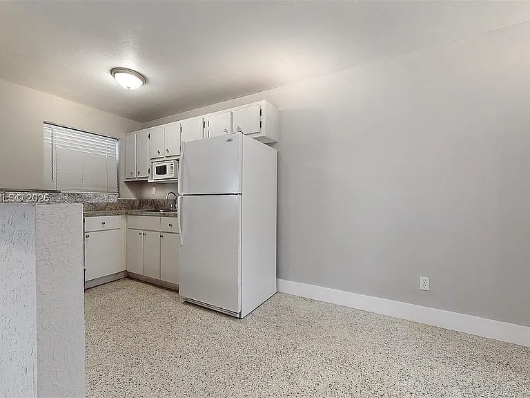 40 W 10th St #3 — Photo 9