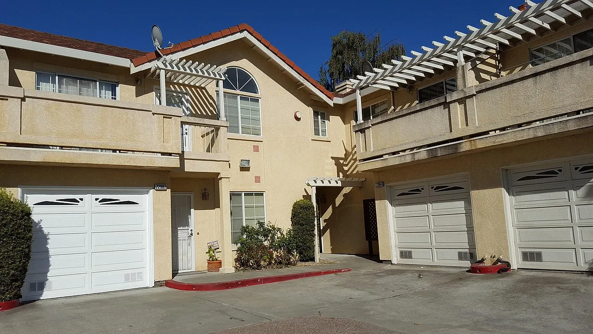 Community - 22904 Grand St #5