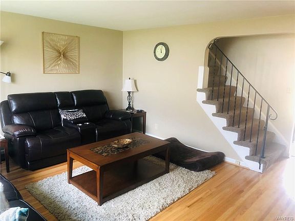 2nd image of 216 Forbes Ave