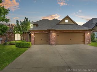 3712 W 107th Ct, Jenks, OK 74037