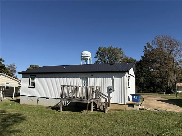 142 Maywood Dr — Photo 3