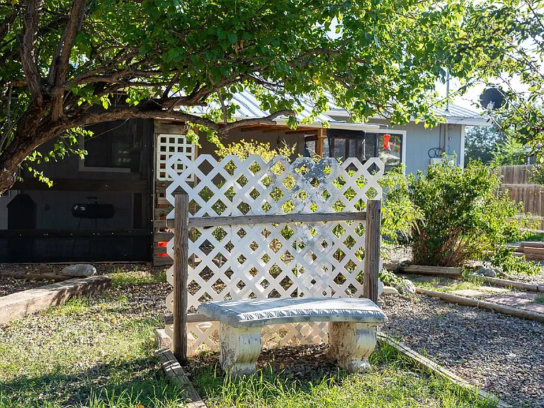 511 Western Dr — Photo 27