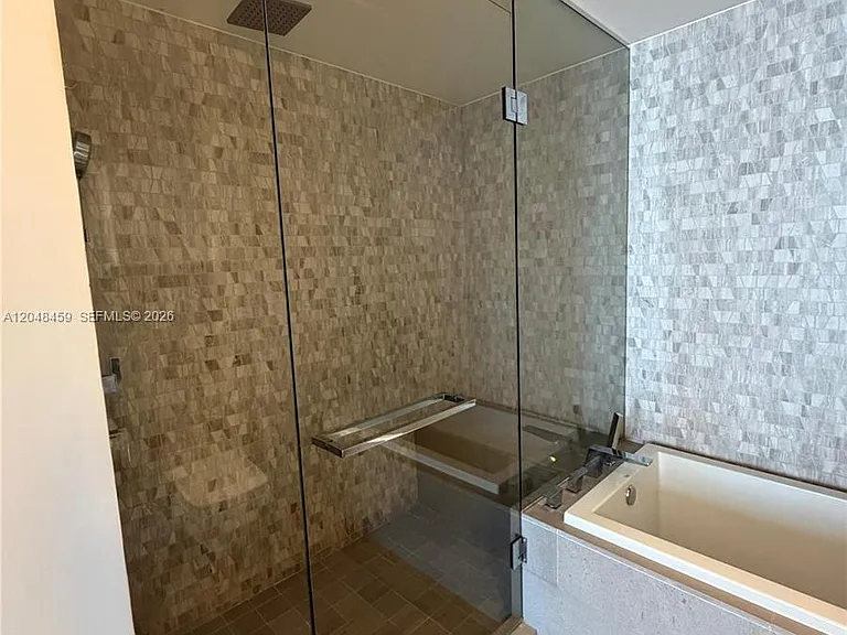 68 SE 6th St #2506 — Photo 9