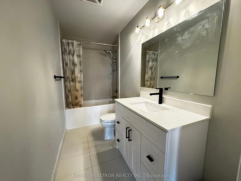 1050 Portage Pkwy #Townhouse 33 — Photo 13