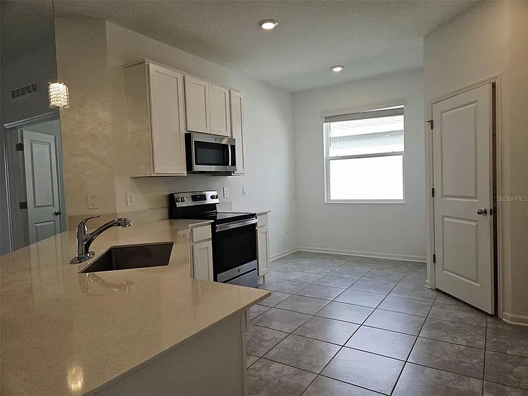652 Daring Dr — Photo 7
