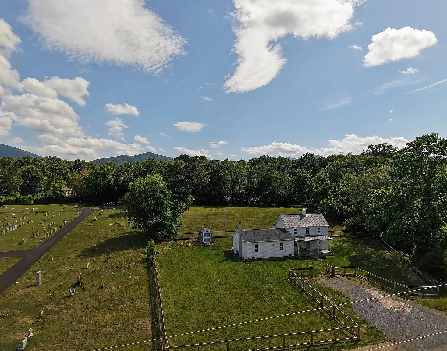 3 bed, 1.5 bath, 1784 sqft, $2,000 — Photo 2