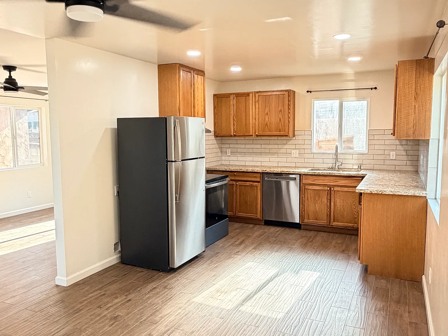 3 bed, 1200 sqft, $3,850 — Photo 3