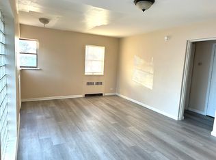 200 E 11th St #1, Lockport, IL