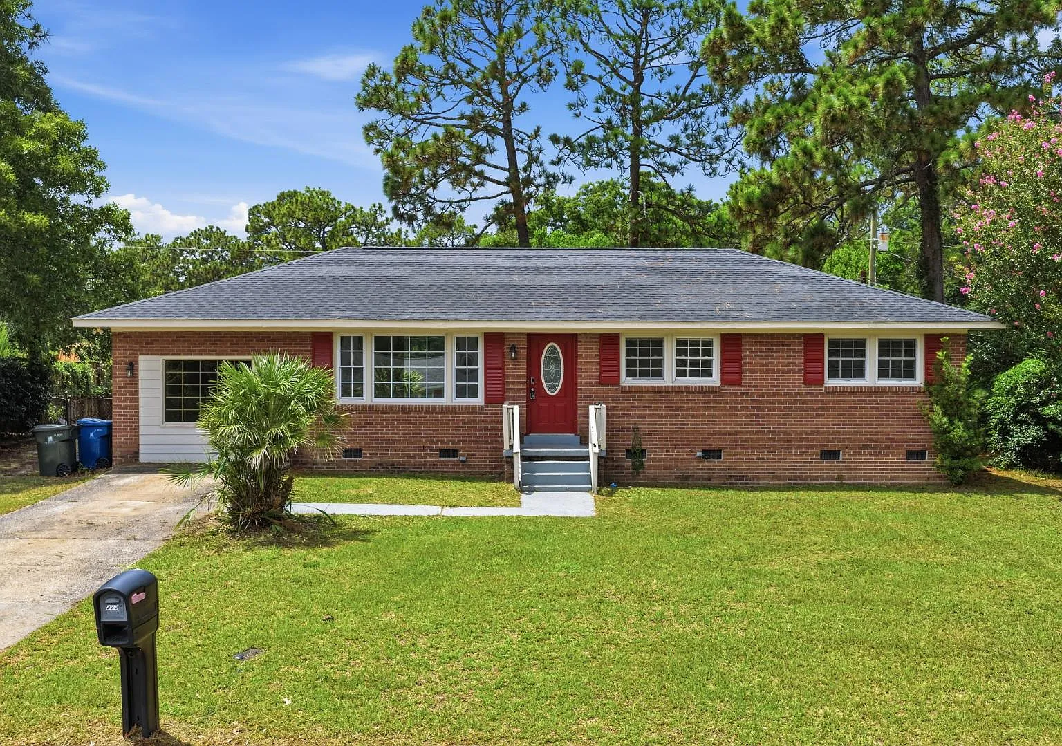220 Westgate Dr — Photo 1
