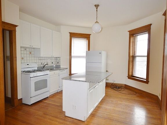 3rd image of 1826 W Patterson Ave #3