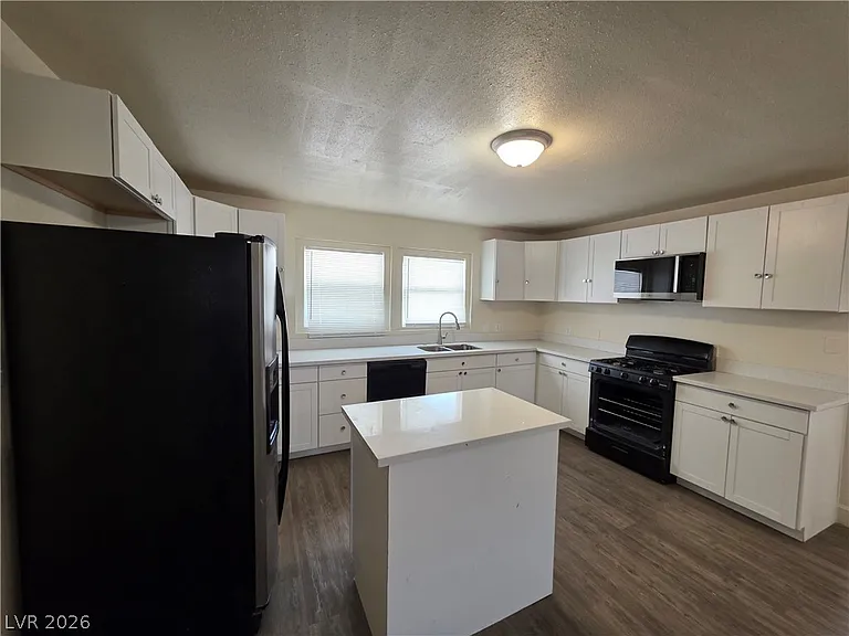 1590 Mustang Dr — Photo 80
