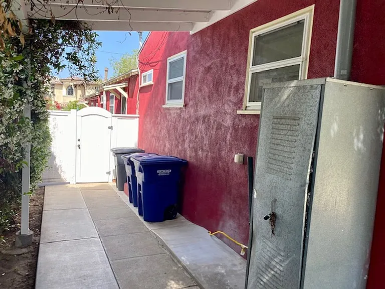 844 Penn St — Photo 21