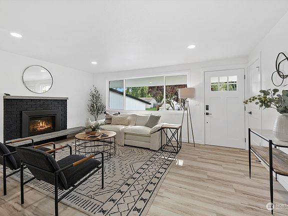 4th image of 20715 36th Avenue W