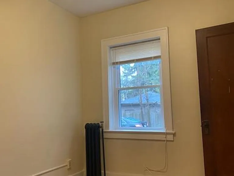 960 Dewey Ave — Photo 5