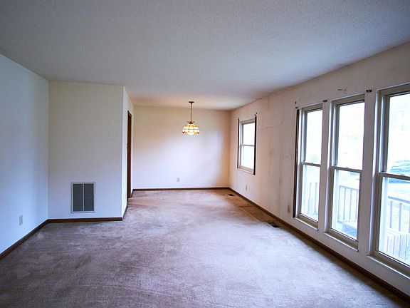 3rd image of 11534 Midhurst Dr