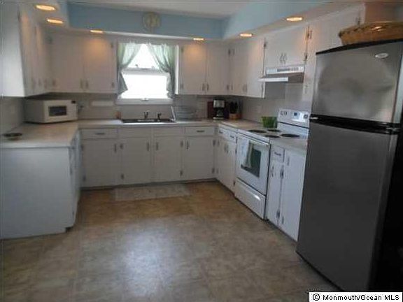 2nd image of 1111 N Bay Ave