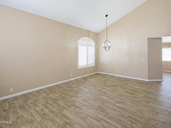 5th image of 1351 E LIBBY Street
