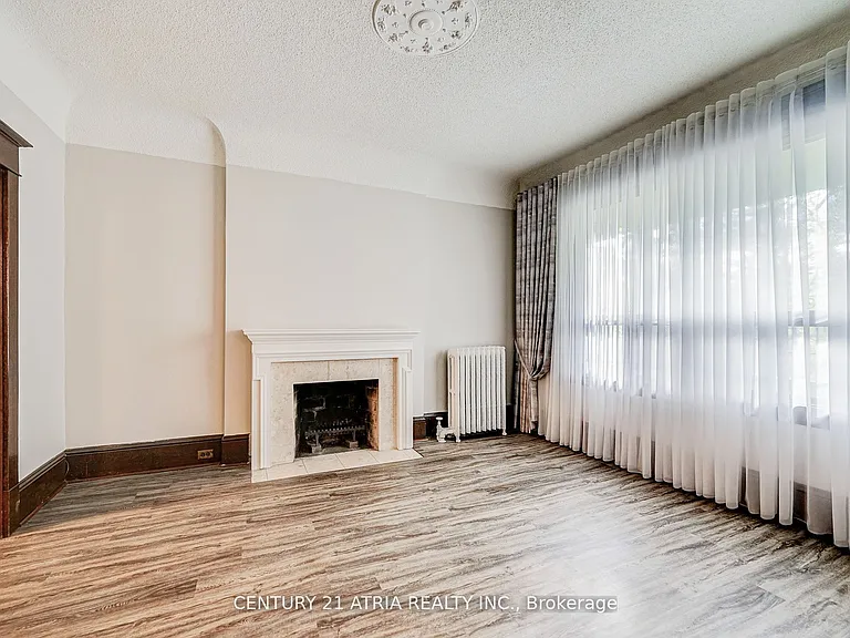 397 Parkside Dr — Photo 4