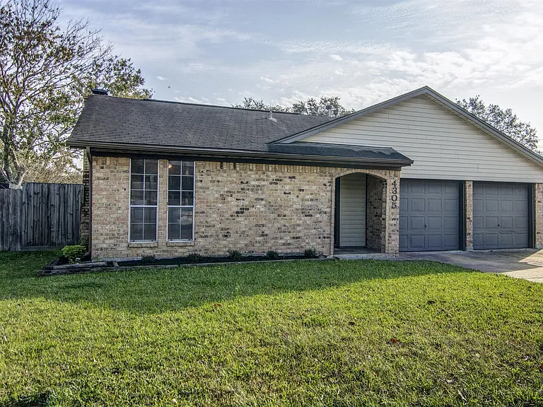 4305 Fairway St — Photo 3