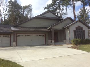 5543 N Red Pine Cir, Kalamazoo, MI 49009