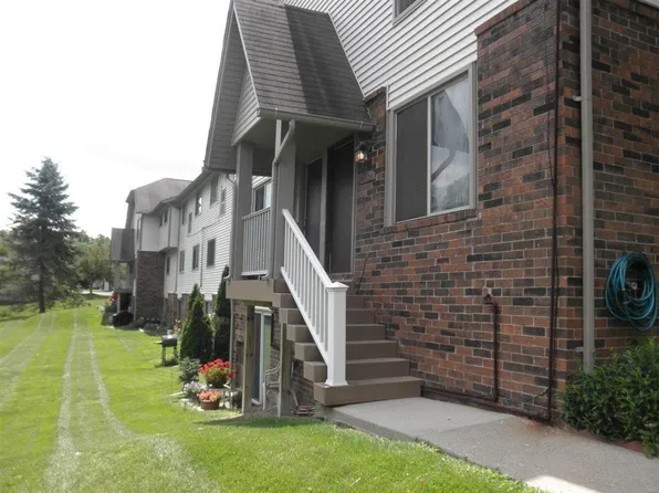 7220 Bluewater Dr APT 142, Clarkston, MI 48348