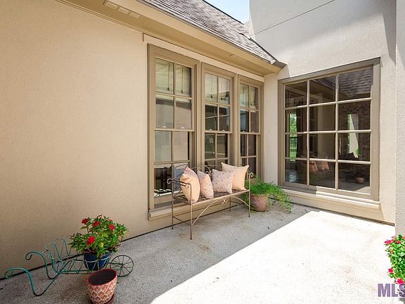 5th image of 265 S Club Ave