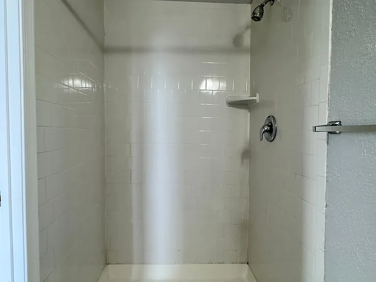 For Rent: Spacious Urban Living at 1322-1324 Eutaw Pl Your Ideal City Dwelling! — Photo 3