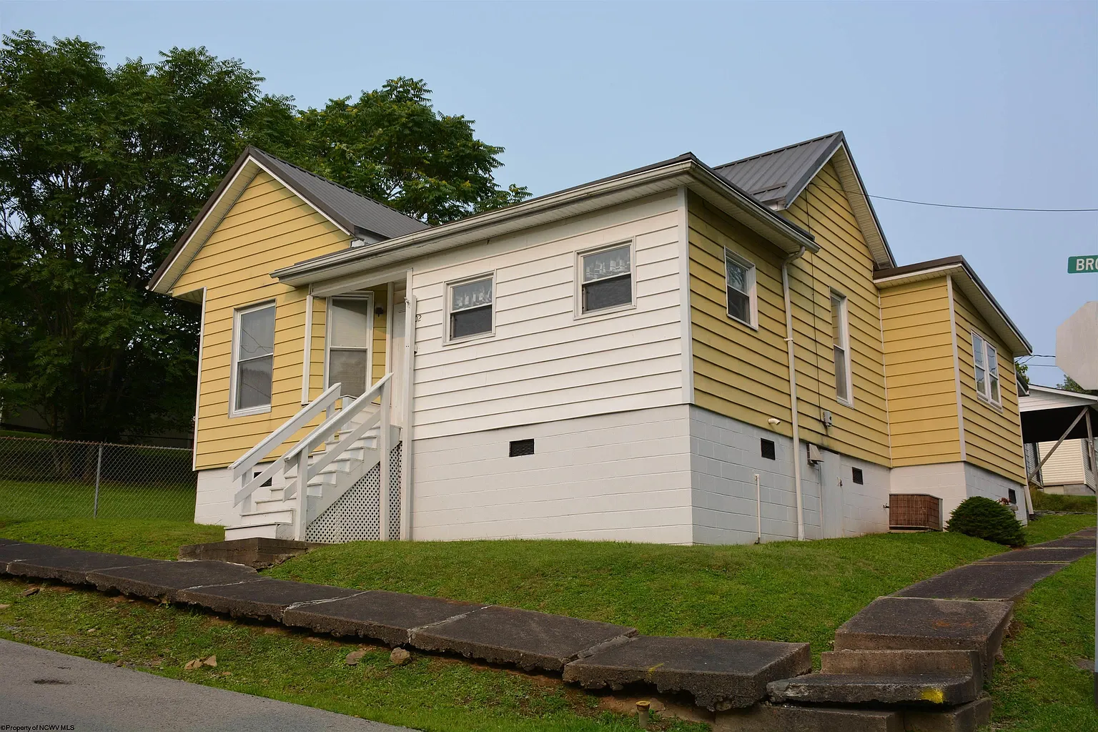 102 Brown Ave photo 1