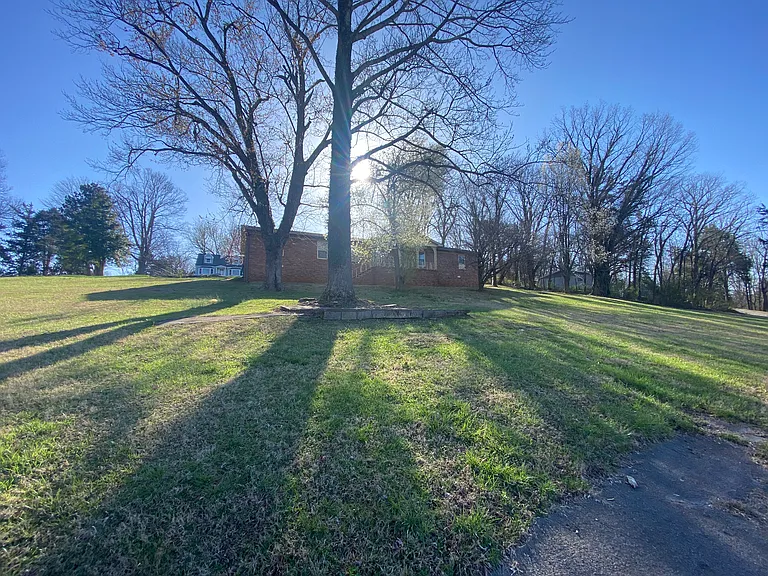 1806 E Spring St — Photo 29