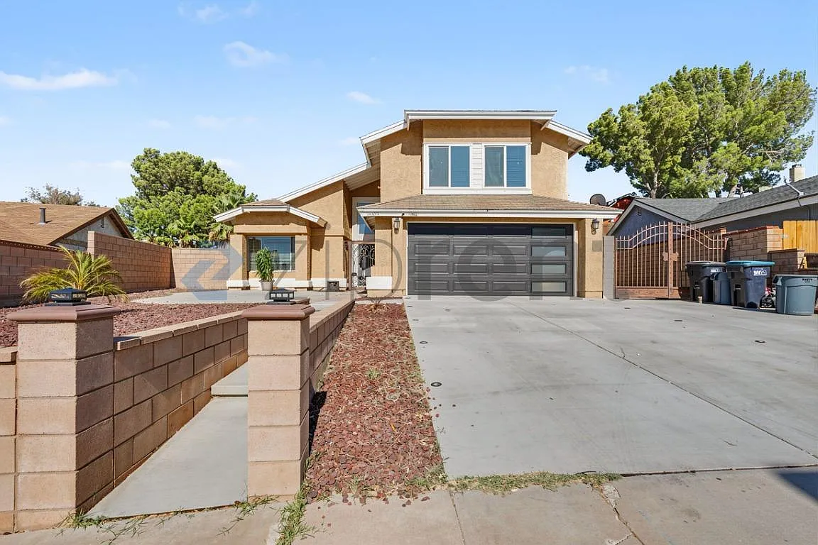 3 bed, 2.5 bath, 8268 sqft, $3,300 — Photo 1