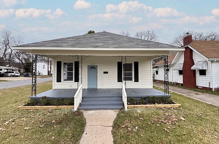 1st image of 1423 W Long 17th St