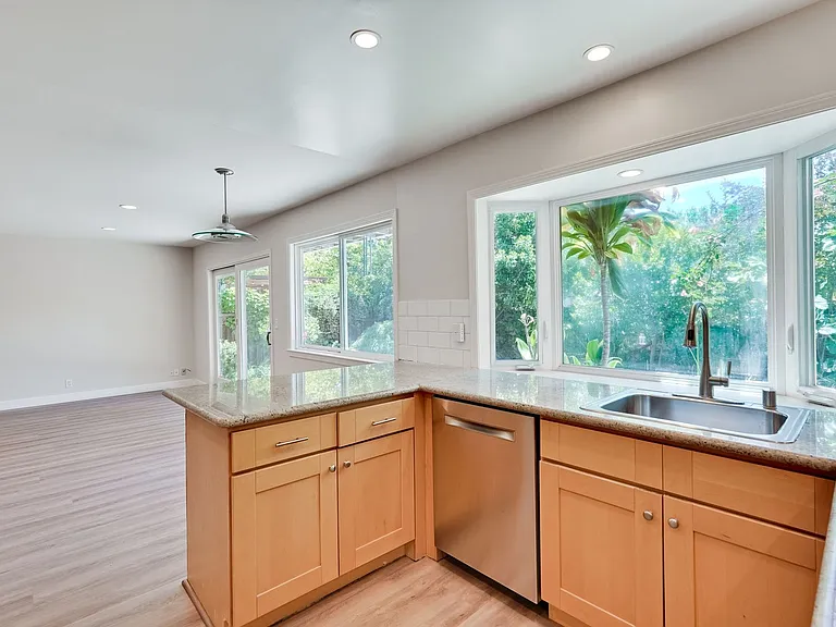 803 Runningwood Cir — Photo 14