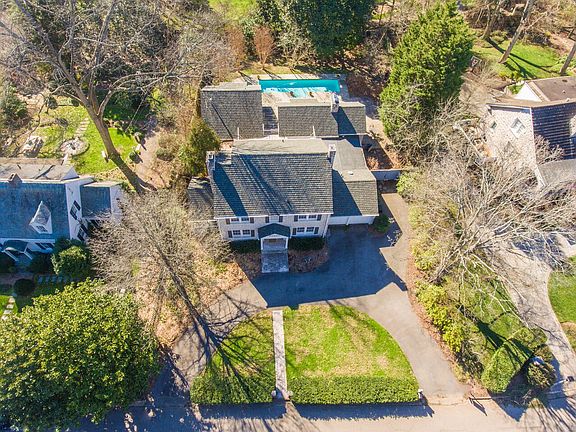 4th image of 3910 Glenfield Dr