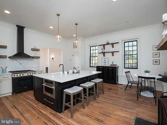 3rd image of 50 Primrose Hill Ln