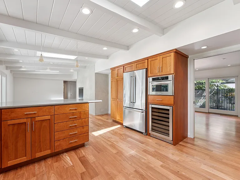61 Bradley Ave — Photo 20