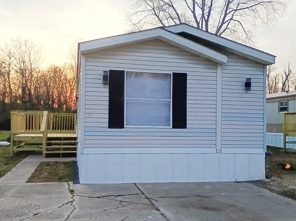 64 Deerwood Park, Centralia, IL 62801