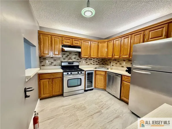 31 Voscek Ct, Lawrence Township, NJ 08648