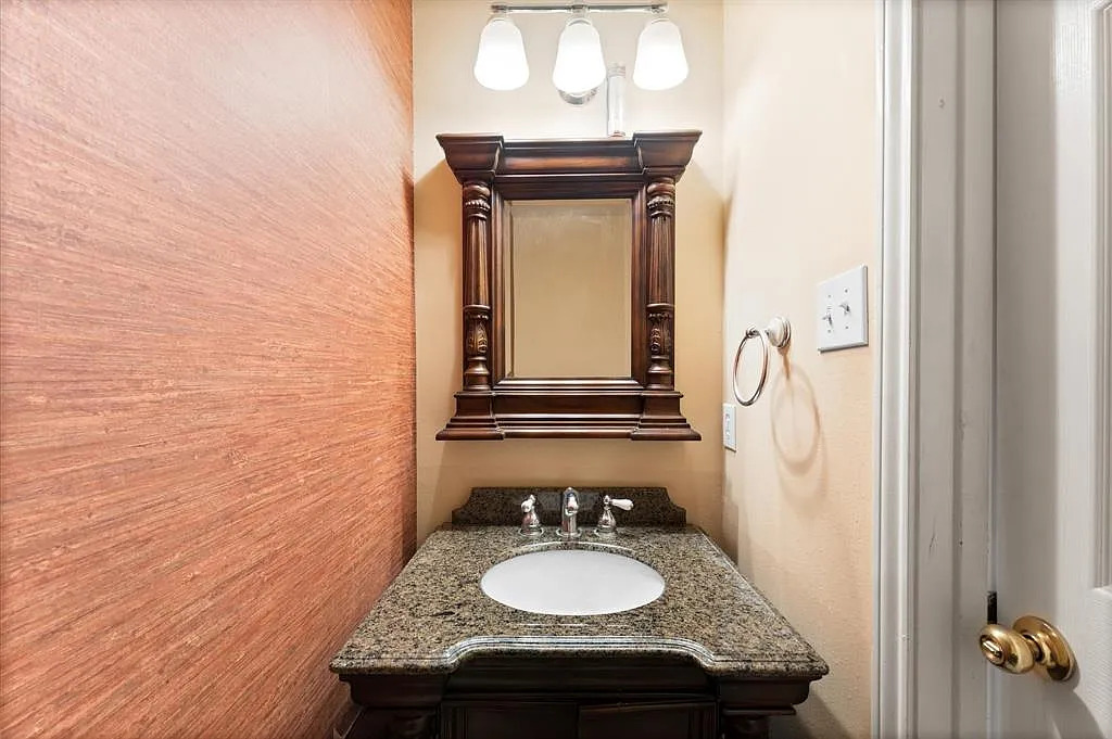 3 bed, 2.5 bath, 1920 sqft, $1,875 — Photo 3