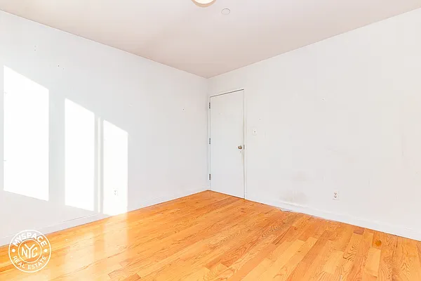 Rented by MySpaceNYC | media 19