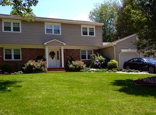 3 Omega Ct, Middletown, NJ 07748