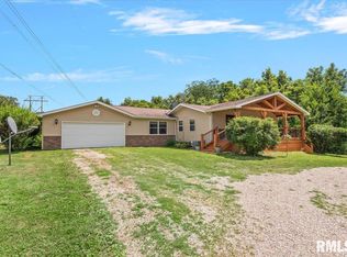 940 E 1025 North Rd, Taylorville, IL 62568