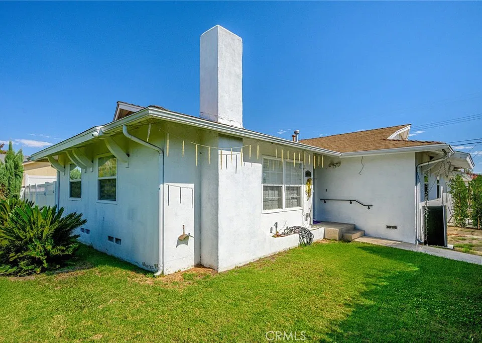 10502 Woodley Ave