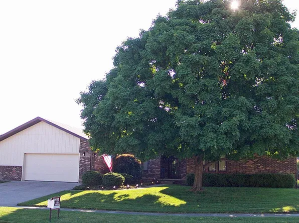 1113 Merry Dell Dr, Oregon, OH 43616